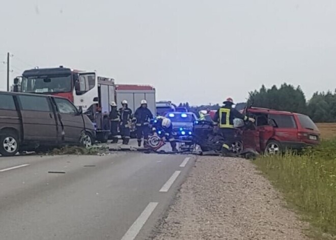 У Добеле погиб водитель, выехав на встречную полосу