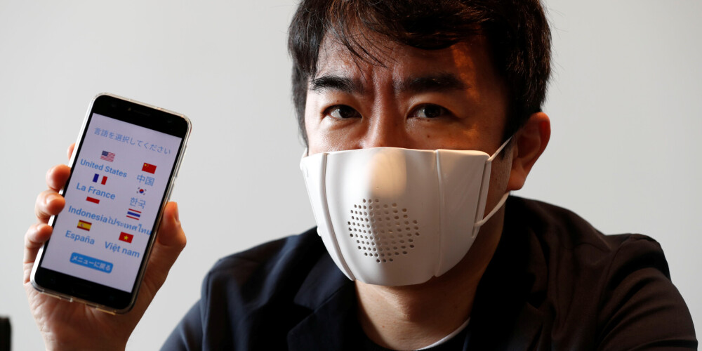 Japāņi izmanto pandēmijas laika īpatnības, izgudrojot "viedo sejas masku"