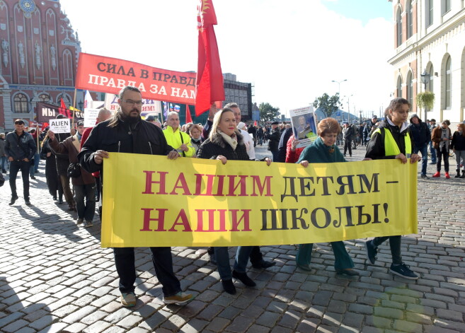 Latvijas Krievu savienība apgalvo, ka tā ir „vienīgais spēks Latvijā, kas balstās uz daudzu tūkstošu cilvēku protesta kustību”. 