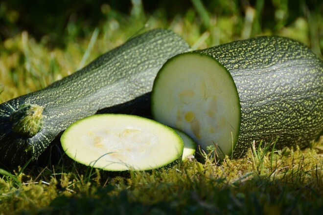 Kā izrādās, 1 glāzē sagrieztu kabaču (ap 110 g) ir nieka 19 kcal, 0,4 g tauku, 3,5 g ogļhidrātu, 1,1 g šķiedrvielu un 1,4 g olbaltumvielu. 