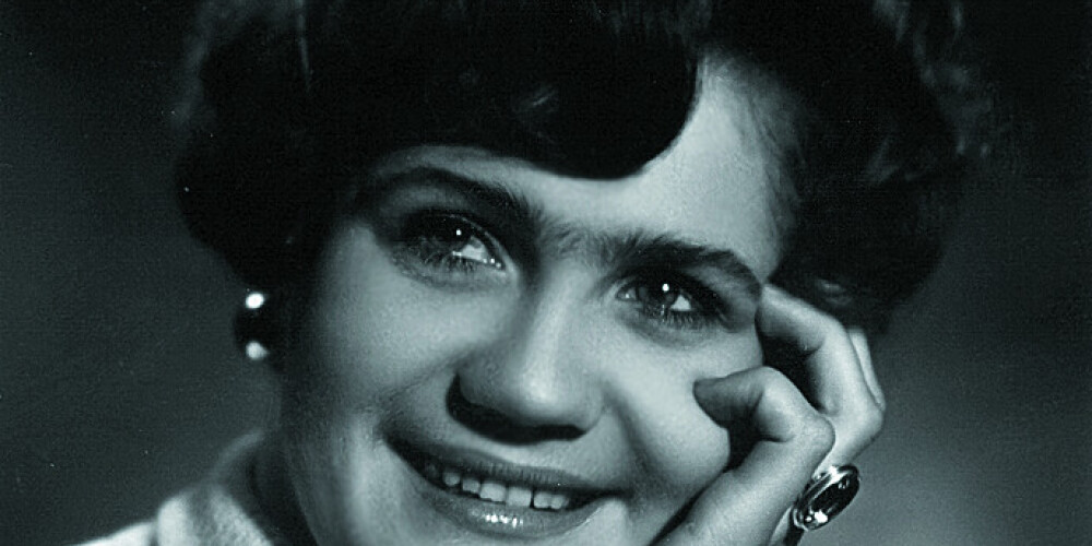 Nora Bumbiere (dzimusi 1947. gada 13. martā, mirusi 1994. gada 12. janvārī) bija latviešu estrādes dziedātāja, viena no visu laiku populārākajām Latvijas dziedātājām. Plašākai auditorijai Bumbiere kļuva zināma 1960. gadu beigās, kad sāka sadarbību ar komponistu Raimondu Paulu, bet 1970. gados viņa jau kļuva par populārāko Latvijas dziedātāju, dziedot ansamblī "Modo", kā arī duetā ar Viktoru Lapčenoku.