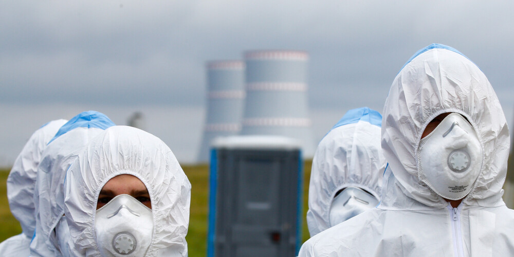 Astravjecas atomelektrostacija ir pirmā AES Baltkrievijā. Baltkrievija savas AES būvei ir izraudzījusies vietu aptuveni 30 kilometrus no Lietuvas robežas un 50 kilometrus no Viļņas - Grodņas apgabala Astravjecas rajonā. Turklāt dzesēšanas vajadzībām plānots izmantot ūdeni no Neres upes, kas tālāk tek cauri Lietuvas galvaspilsētai.