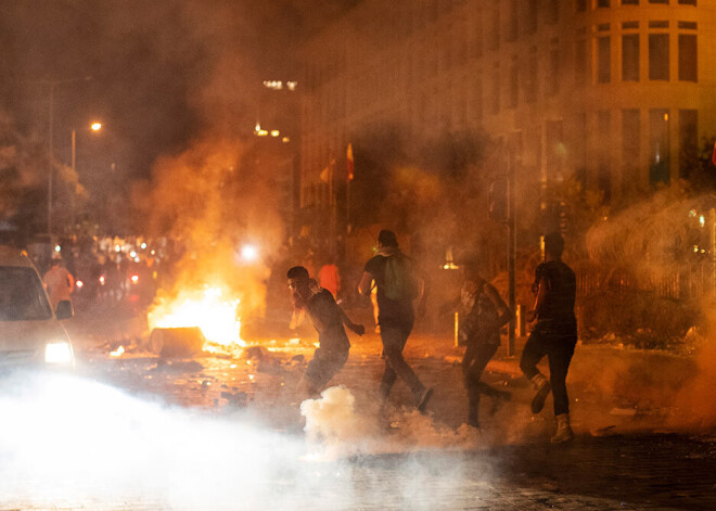 Sadusmots pūlis Beirūtā protestē pret valdību un iesaistās sadursmēs ar policiju