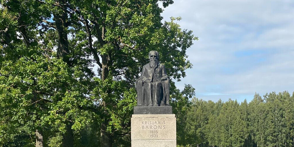 Krišjānis Barons dzimis 1835. gada 31. oktobrī Struteles muižā, miris 1923. gada 8. martā Rīgā, pazīstams arī kā Dainu tēvs, bija latviešu folklorists, rakstnieks un publicists. Viens no jaunlatviešu kustības pārstāvjiem.2004. gadā atzīts par visu laiku ievērojamāko Latvijas personību.