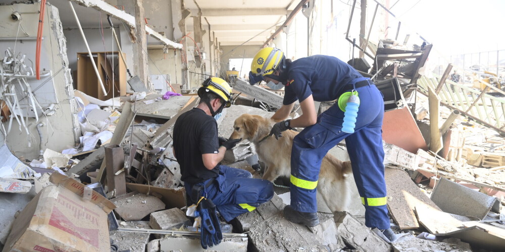 Появилось видео спасения маленькой девочки, которая сутки пролежала под завалами после взрыва в Бейруте