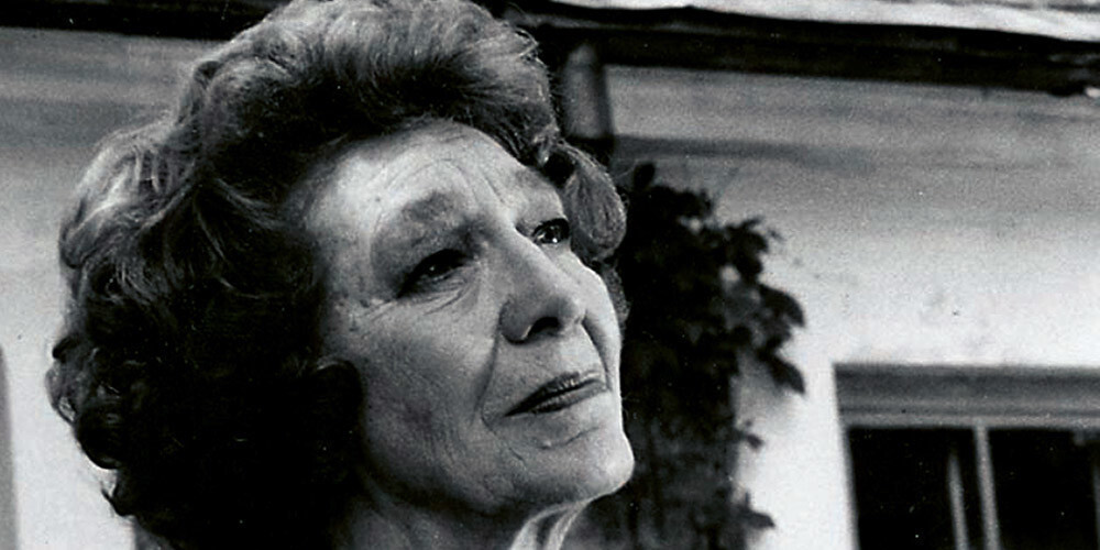 Elza Radziņa (īstajā vārdā Elza Šalkone-Radziņa, dzimusi 1917. gada 10. februārī Harkovā, mirusi 2005. gada 18. augustā Rīgā) bija latviešu aktrise, viena no 20. gadsimta vispopulārākajām latviešu teātra un kino aktrisēm, kas savu raksturlomu dēļ tika dēvēta par "skatuves karalieni".