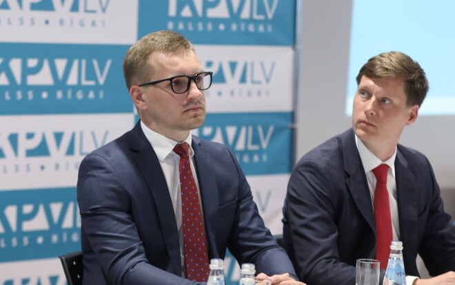 “KPV LV” saraksta līderi Rīgas domes vēlēšanās - Labklājības ministrijas parlamentārais sekretārs un jurists Krišs Lipšāns (no kreisās) un Saeimas Tautsaimniecības komisijas vadītājs Ralfs Nemiro.