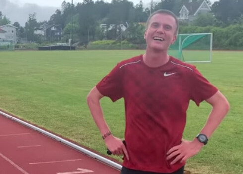 Norvēģu skrējējs Sondre Nordstads Moens finišēja ar rezultātu 21,132 kilometri.