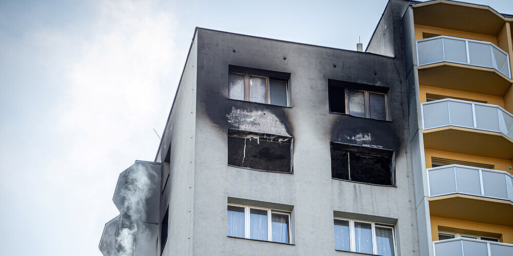 Ugunsgrēkā daudzdzīvokļu ēkā Čehijā gājuši bojā desmit cilvēki