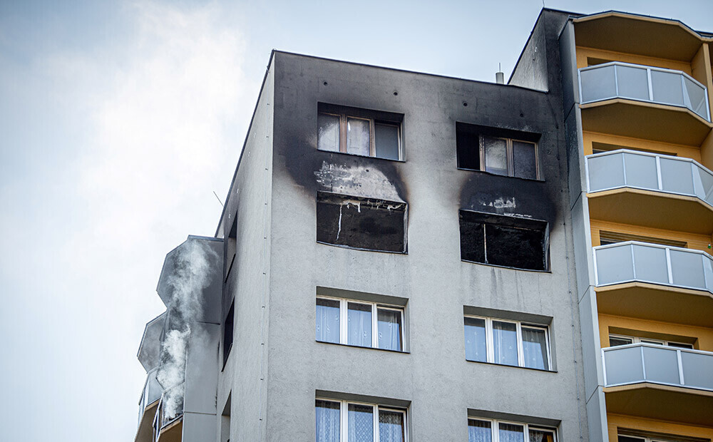 Ugunsgrēkā daudzdzīvokļu ēkā Čehijā gājuši bojā desmit cilvēki