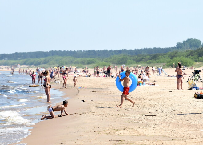 Vakarā ūdens temperatūra Jūrmalas peldvietās pakāpusies līdz +23 grādiem