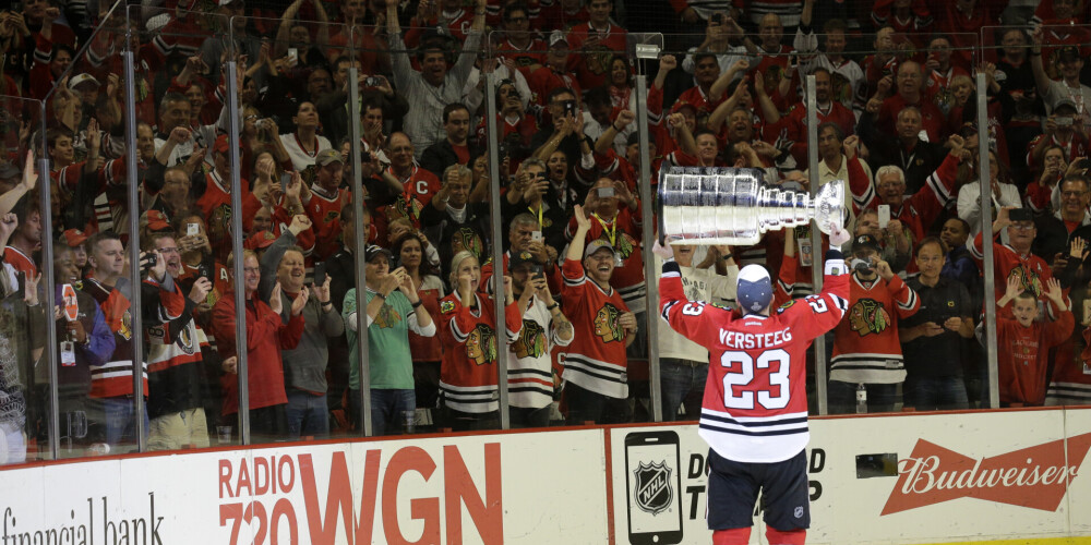 Stenlija kauss ir kauss, kuru pasniedz NHL komandai, kas uzvarējusi izslēgšanas spēļu finālsērijā. Šis ir vienīgais kauss profesionālajā sportā, uz kura tiek iegravēti pilnīgi visi uzvarētāju vārdi. Visvairāk — 24 reizes šo kausu izcīnījusi Monreālas "Canadiens", "Canadiens" to ir izcīnījusi 5 sezonas pēc kārtas — arī tas ir NHL rekords. Otrajā vietā ir Toronto "Maple Leafs" ar 13 čempiona tituliem. 1996. gadā uz šī kausa tika iegravēts arī Sanda Ozoliņa vārds — pagaidām viņš ir vienīgais latvietis, kuram izdevies izcīnīt Stenlija kausu.