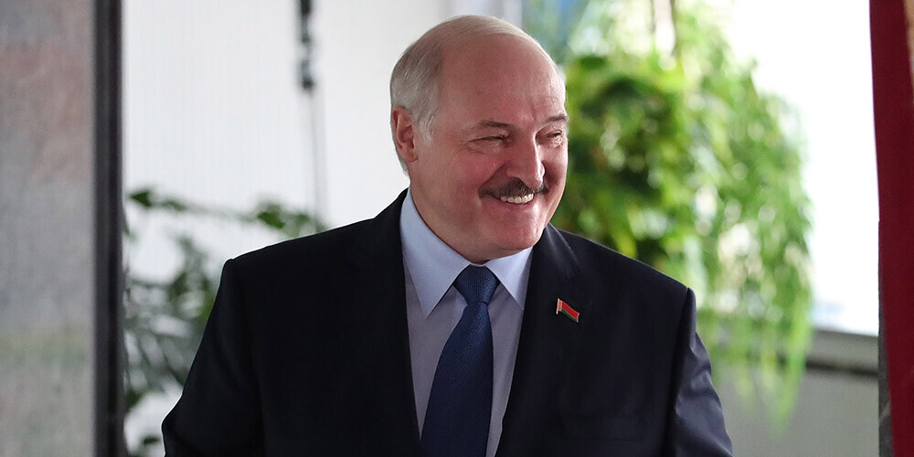 Paziņoti oficiālie Baltkrievijas prezidenta vēlēšanu rezultāti - pārliecinoši uzvarējis Lukašenko
