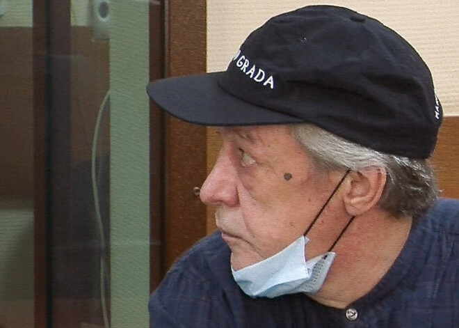 «Резко ухудшилось состояние здоровья»: Ефремову дважды за день вызывали скорую помощь