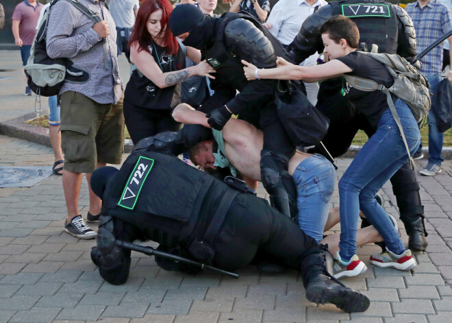 Baltkrievijas protestos aizturēti vairāki žurnālisti