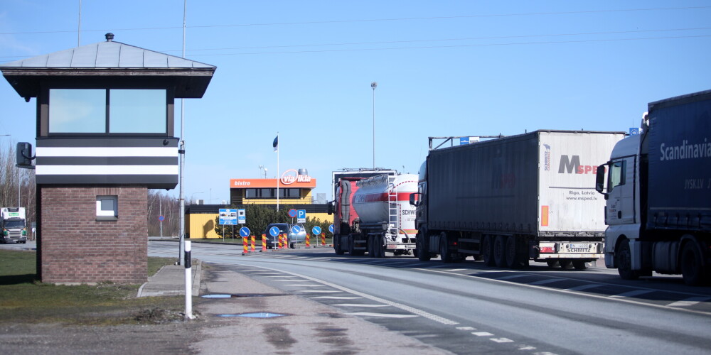Starptautisko kravu autopārvadātājiem no augusta beigām reizi četrās nedēļās būs jāatgriežas reģistrācijas valstī