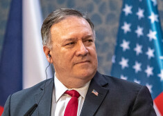 "Mēs aicinām aizsargāt nevardarbīgus protestētājus, nevis kaitēt viņiem. Neviena interesēs nav to darīt," reportieriem paziņoja Pompeo.