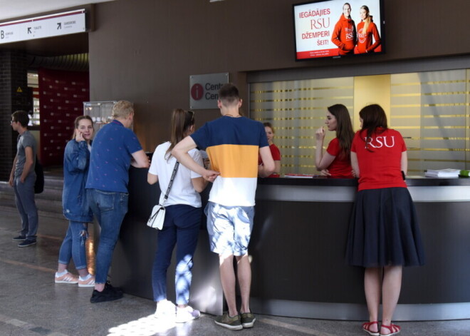Поступившие в этом году студенты в Латвии могут не получить диплом