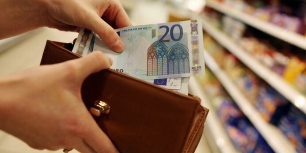 Средняя брутто зарплата в Эстонии за год выросла на 5% до 1496 евро