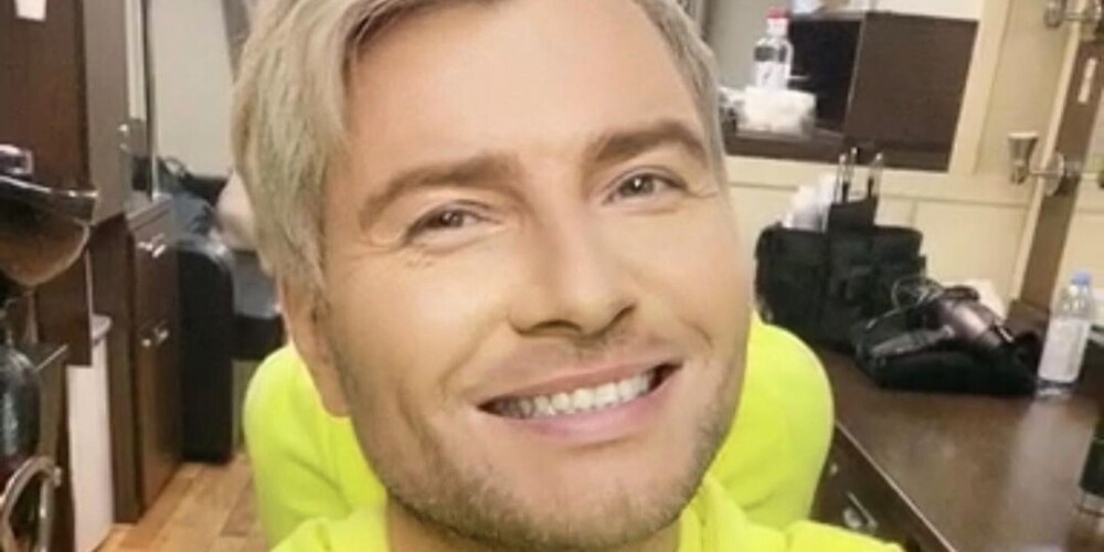 Николай Викторович Ба́сков (фамилия при рождении — Баско́в; род. 15 октября 1976, Москва, РСФСР, СССР) — российский эстрадный и оперный певец. Народный артист Украины (2004), Мастер искусств Молдовы (2007). Народный артист РФ (2009). Кандидат искусствоведения, профессор кафедры вокала. Известен также как телеведущий, киноактёр, педагог. Многократный обладатель премии «Золотой граммофон», Лауреат ежегодного фестиваля «Песня года».Написал две песни из своего репертуара: «Светлые чувства» (как композитор) и «Зая, я люблю тебя» (как поэт).