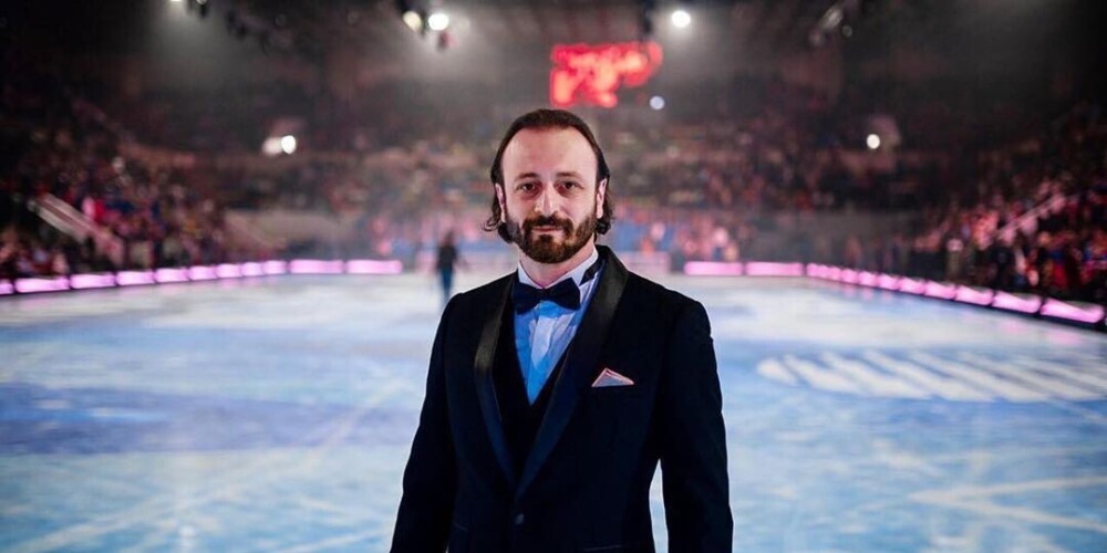 Илья́ Изясла́вич Авербу́х (18 декабря 1973, Москва) — советский и российский фигурист (танцы на льду). Заслуженный мастер спорта России. Награждён орденом Дружбы (2003). По окончании спортивной карьеры — предприниматель, продюсер собственного ледового шоу, хореограф в фигурном катании.