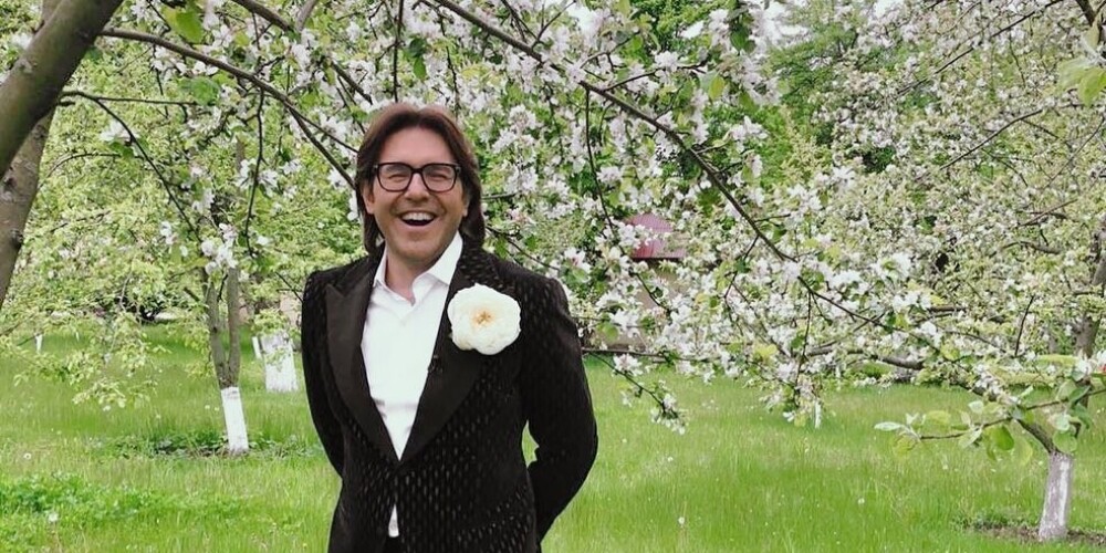 Андре́й Никола́евич Мала́хов (род. 11 января 1972, Апатиты, Мурманская область, СССР) — российский тележурналист, шоумен, продюсер, актёр, главный редактор журнала «StarHit» в 2007—2019 годах и преподаватель курсов журналистики в РГГУ. Ведущий программ телеканала «Россия-1» «Прямой эфир» и «Привет, Андрей!». До этого на протяжении 25 лет работал на «Первом канале»: в ИТА РГТРК «Останкино» (1992—1995), Дирекции утреннего телеканала ОАО (до 1998 года — ЗАО) «ОРТ» (1995—2001), ведущим различных программ и спецпроектов (2001—2017).