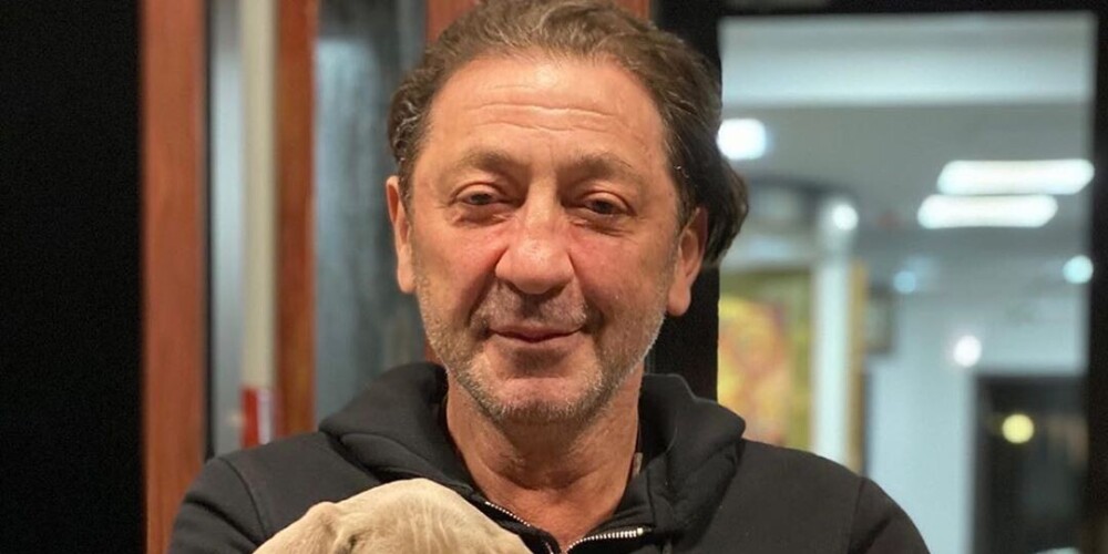 Григо́рий Ви́кторович Лепс (полная фамилия — Лепсвери́дзе, груз. გრიგორი ვიქტორის ძე ლეფსვერიძე; род. 16 июля 1962, Сочи) — советский и российский певец, музыкант, композитор, продюсер, член Международного союза деятелей эстрадного искусства. Заслуженный артист Республики Ингушетия (2004), Заслуженный артист Российской Федерации (2011), Народный артист Карачаево-Черкесии (2015). Обладатель премий «World Music Awards», «Песня года», «Золотой граммофон» и др.