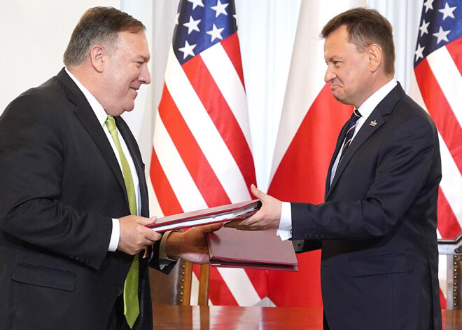 Pompeo paraksta vienošanos par ASV karavīru pārvietošanu no Vācijas uz Poliju