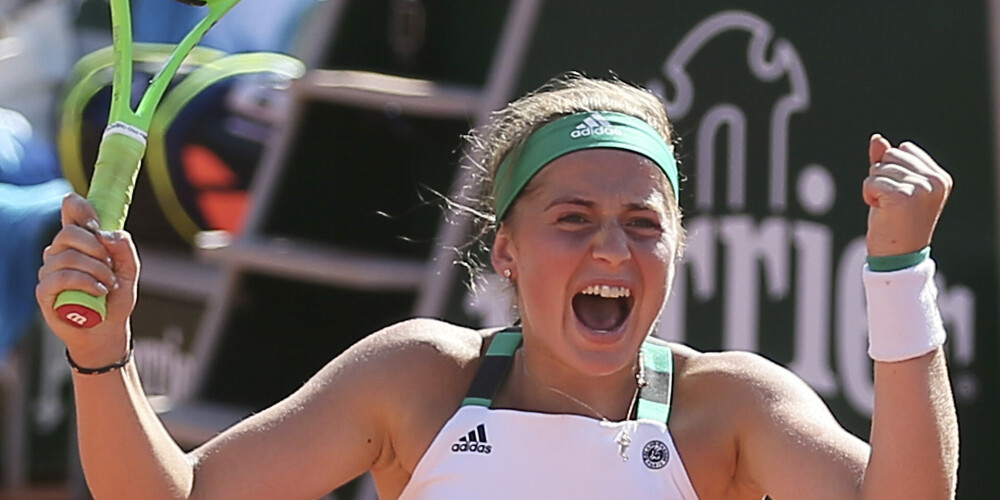 Алена Остапенко — латвийская теннисистка, победительница одного турнира Большого шлема в одиночном разряде (Открытый чемпионат Франции-2017); финалистка одного турнира Большого шлема в смешанном парном разряде (Уимблдон-2019); победительница шести турниров WTA (из них три в одиночном разряде); победительница одного юниорского турнира Большого шлема в одиночном разряде (Уимблдон-2014); бывшая вторая ракетка мира в юниорском рейтинге; победительница Les Petits As (2011).