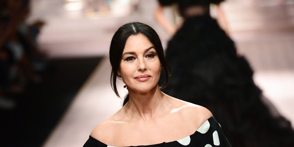 Мо́ника А́нна Мари́я Беллу́ччи (итал. Monica Anna Maria Bellucci; род. 30 сентября 1964) — итальянская актриса и модель. Известность в кино Беллуччи принесли такие фильмы как «Дракула», «Малена», «Матрица: Перезагрузка» и «Матрица: Революция», «Страсти Христовы», «Братья Гримм», «007: Спектр», «По млечному пути», «Астерикс и Обеликс: Миссия «Клеопатра»». Моника Беллуччи — звезда таких неоднозначных (из-за многочисленных сцен насилия) фильмов как «Доберман» и «Необратимость».