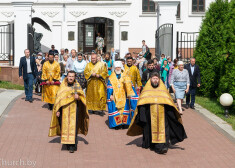 Minskas baznīcās katru dienu notiek aizlūgumi un krusta gājieni par mieru Baltkrievijā.