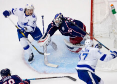 "Blue Jackets" zaudē trešajā spēlē un nonāk iedzinējos Stenlija kausa sērijā