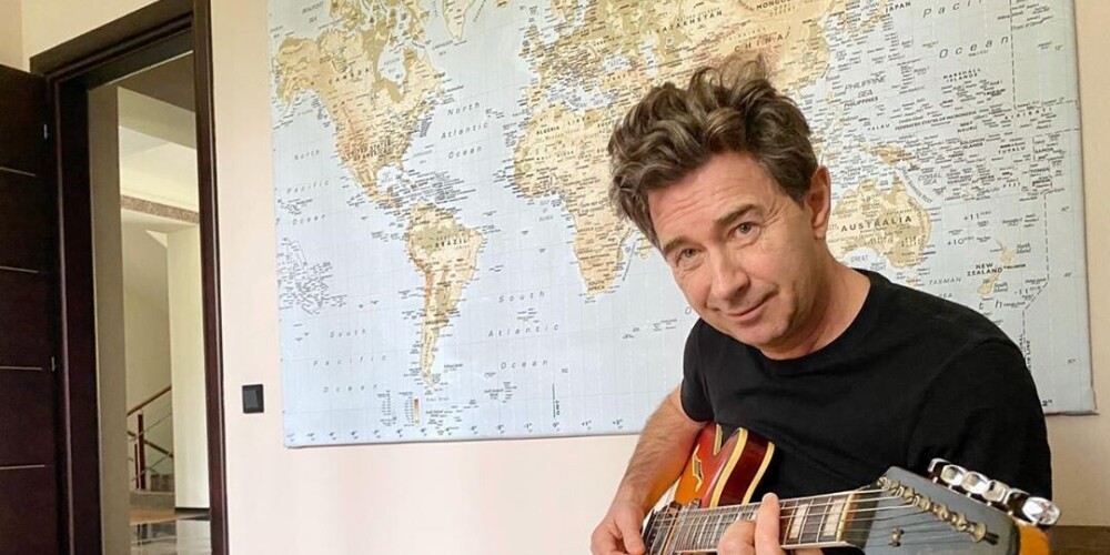 Вале́рий Мила́дович Сю́ткин (род. 22 марта 1958 года, Москва) — советский и российский эстрадный певец и музыкант, композитор, автор текстов песен для рок-н-ролл группы «Браво». Заслуженный артист России (2008), профессор кафедры вокала и художественный руководитель эстрадного отделения МГГУ имени М. А. Шолохова. Член Авторского совета Российского авторского общества, почётный деятель искусств города Москвы.