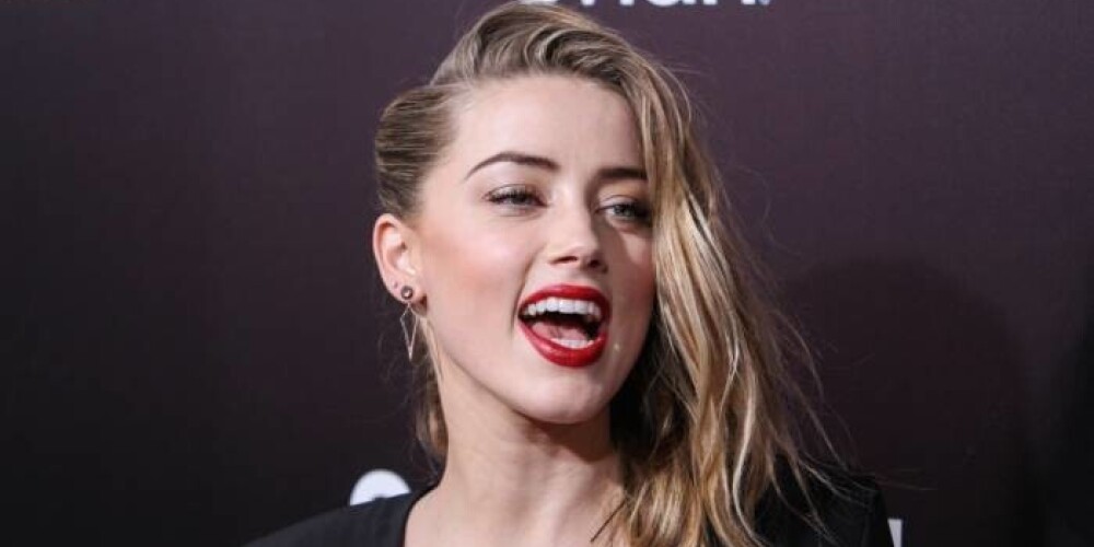 Э́мбер Ло́ра Херд (англ. Amber Laura Heard; род. 22 апреля 1986, Остин, Техас, США) — американская актриса. 3 февраля 2015 года Эмбер вышла замуж за актёра и партнёра по фильму «Ромовый дневник» Джонни Деппа, с которым она встречалась 3 года до их свадьбы. 23 мая 2016 года Эмбер подала на развод, через три дня после смерти матери Деппа. В январе 2017 года развод был официально оформлен. В 2017 году встречалась с инженером и миллиардером Илоном Маском.