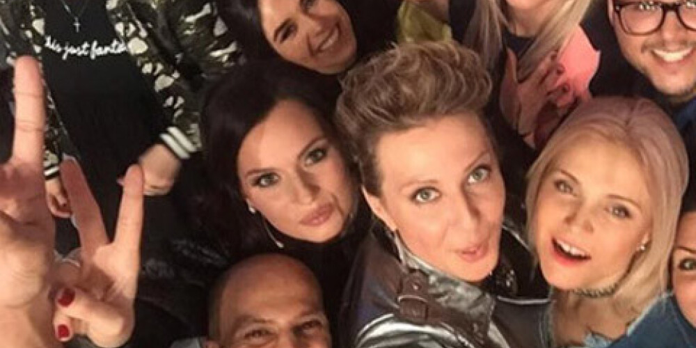 «Фа́брика звёзд» — российский телевизионный музыкальный проект по поддержке молодых исполнителей. Выходил на «Первом канале» с 13 октября 2002 года по 9 декабря 2007 года и с 12 марта 2011 года по 6 июля 2012 года и пользовался большой популярностью у телезрителей. Пятый сезон проекта был известен как «Фабрика звёзд Аллы Пугачёвой», так как именно певица стала художественным руководителем этого сезона проекта. Последний сезон в привычном формате вышел под руководством Константина и Валерия Меладзе. «Фабрика звёзд» — первая программа «Первого канала», вышедшая в эфир со стереозвуком.