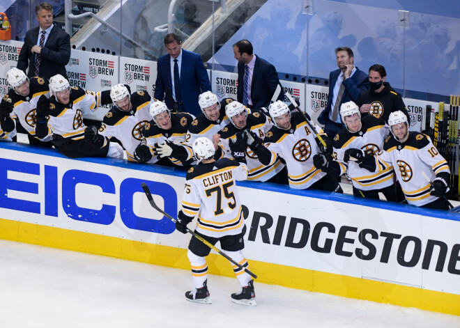 "Bruins" ar spožu trešo trešdaļu pietuvojas Stenlija kausa otrajai kārtai