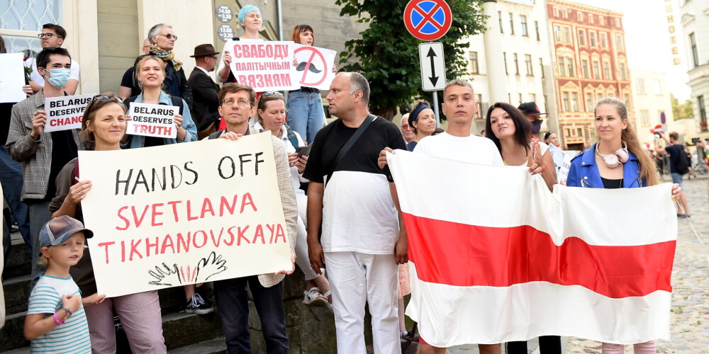 Revolūcija arī Latvijas baltkrievu biedrībās, kas ir frontes pretējā pusē