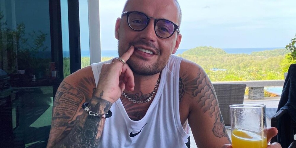 Алексе́й Серге́евич Долма́тов (род. 23 сентября 1979, Москва, РСФСР, СССР), более известный под сценическим псевдонимом Guf — российский рэп-исполнитель, сооснователь (совместно с Принципом) и участник группы CENTR. Сооснователь лейбла «ЦАО Records», основатель лейбла «ZM Nation». Обладатель премий RMA, Rock Alternative Music Prize и других.