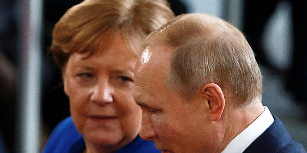 Zināms, ko Merkele un Putins apsprieduši Baltkrievijas krīzes sarunā