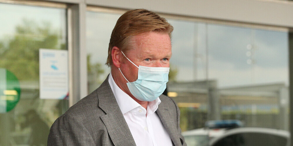 Ronalds Kūmans dzimis 1963. gada 21. martā. Viņš ir nīderlandiešu futbola treneris un bijušais futbolists, Nīderlandes futbola izlases aizsargs un pussargs. Viņš ir pazīstams ar savu meistarību izpildīt soda sitienus. Viņa karjeras spilgtākais mirklis pienāca 1992. gada Čempionu Kausa izcīņas finālā, kad viņa pārstāvētā FC Barcelona, pateicoties spēles papildlaikā no soda sitiena gūtajiem Kūmana vārtiem, pieveica Itālijas klubu Sampdoria. 2018. gada februārī apstiprināts par Nīderlandes izlases galveno treneri. 2020. gadā par Spānijas futbola virslīgas kluba "Bacelona" galveno treneri.