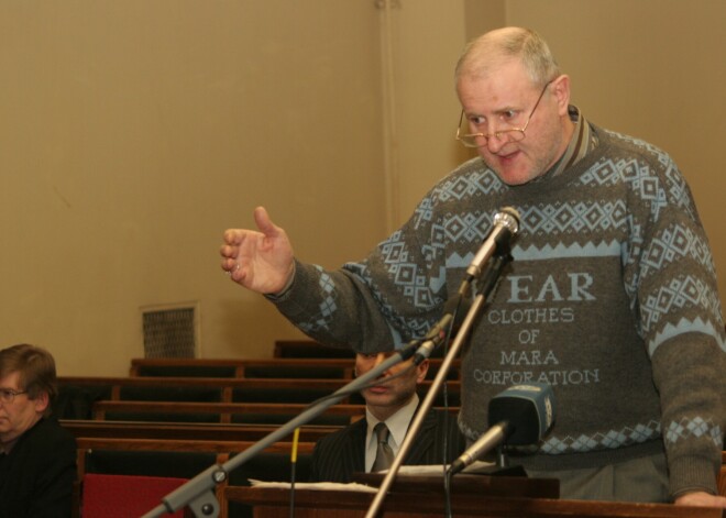 Ļoti nožēlojami, cilvēcīgi dīvaini, raganu medības: ticīgie komentē „Bankas Baltija” eksprezidenta Tāļa Freimaņa kļūšanu par mācītāju