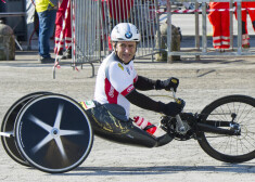 Bijušais Itālijas F-1 braucējs un paralimpiskais čempions Alekss Dzanardi.