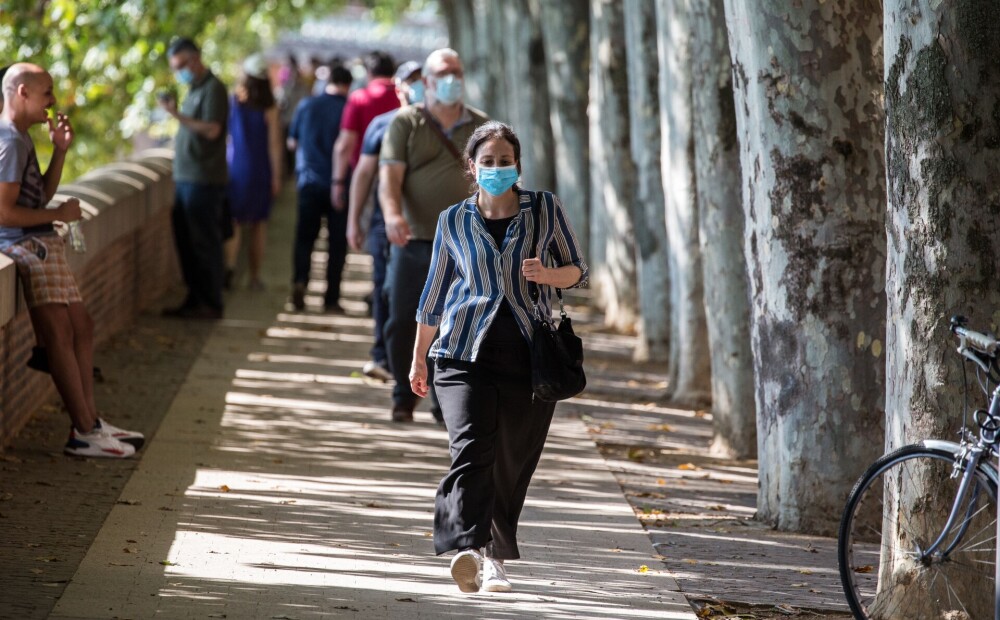 Pirmā Francijas lielā pilsēta nosaku obligātu sejas masku valkāšanu ārā