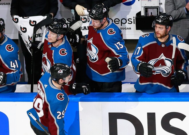 VIDEO: "Avalanche" un "Bruins" iekļūst Stenlija kausa izcīņas otrajā kārtā