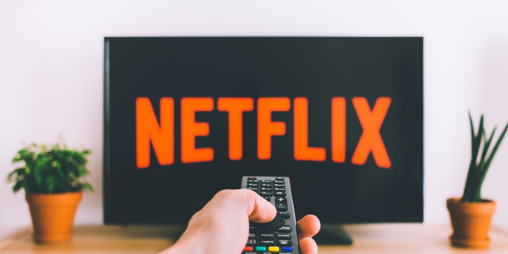 Netflix ir filmu un televīzijas seriālu straumēšanas platforma un kompānija, kuru 1997. gada 29. augustā izveidoja Rīds Hastings un Marks Randolps. Kompānija ir atbildīga par interneta straumēšanas servisu un DVD piegādi pa pastu. Netflix straumēšanas mājaslapa ir viena no lielākajām straumēšanas lapām. 2013. gadā Netflix sāka piedalīties filmu un televīzijas pārraižu veidošanā. Kompānija tika dibināta Kalifornijā, ASV, kur tā šobrīd bāzējas.