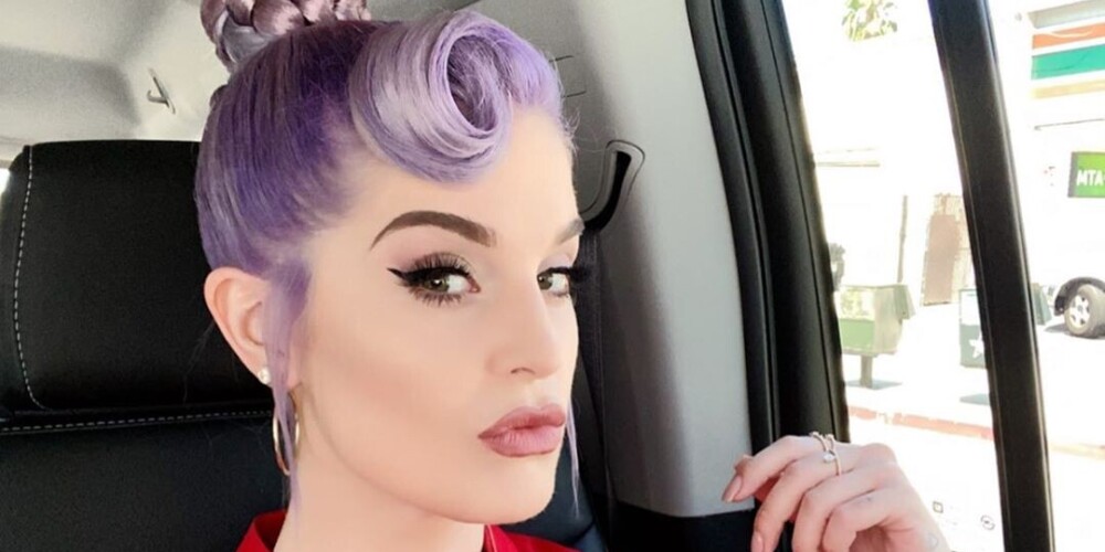 Ке́лли Ли О́сборн (англ. Kelly Lee Osbourne; 27 октября 1984, Вестминстер (боро Лондона), Англия, Великобритания) — британская певица, автор песен, актриса, телеведущая, модельер и ЛГБТ-активистка. Дочь Оззи и Шэрон Осборнов.