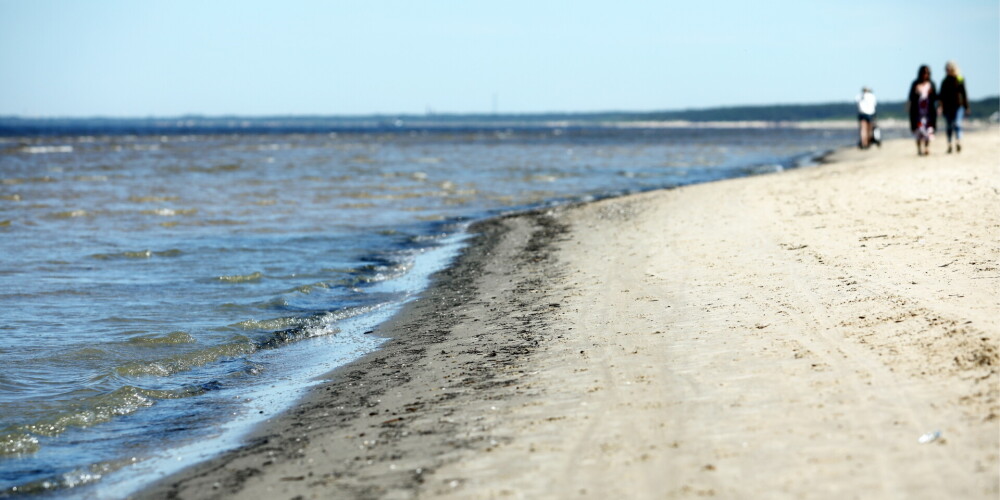 Noskaidrotas Latvijas tīrākās un netīrākās pludmales; kopumā piekrastē palielinās atkritumu daudzums