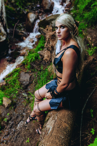 Līna Mūze fotosesijā, kas atbilst viņas būtībai – cīnītāja, kura grūtību priekšā nekad neatkāpjas.