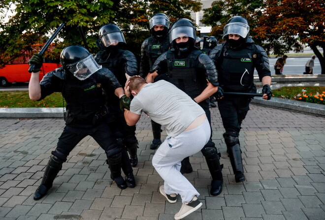 Baltkrievijas omonieši žēlastību nepazīst un, šķiet, diktatoru Aleksandru Lukašenko uzskata par savu īsto tēvu.