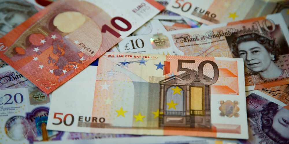 Sarūk eiro un mārciņas kurss